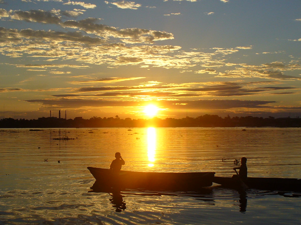 Atardecer en el río Amazonas, Iquitos
