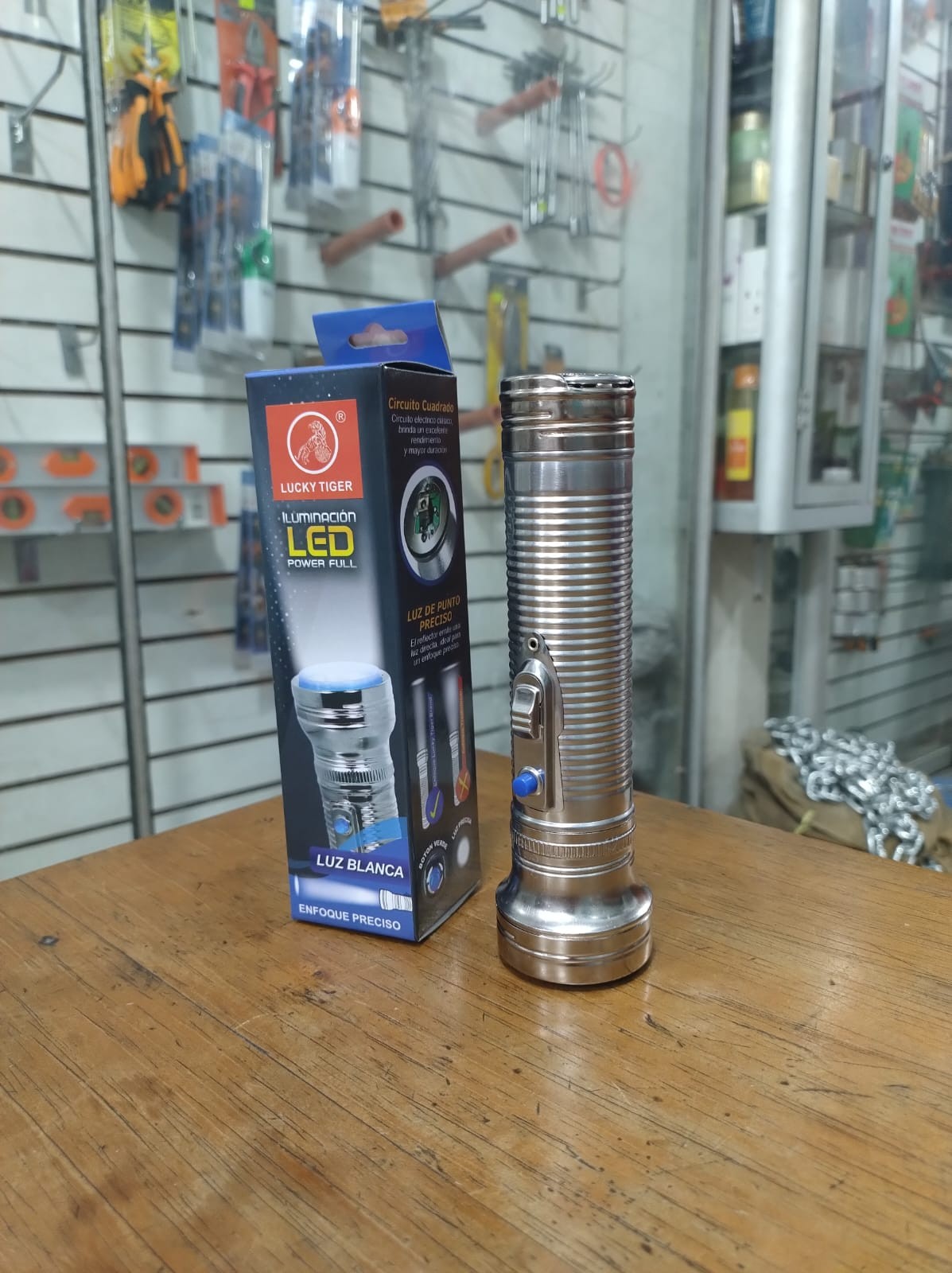 Linterna LED Lucky Tiger